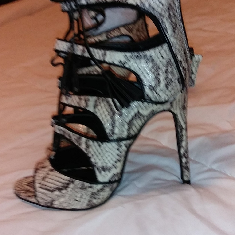 Shoes - Picture 6 of 7